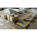 Manufacturer Galvanized Stair Tread with Yellow Abrasive Anti-slip Nosing